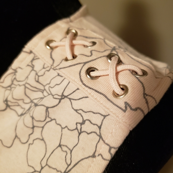 EUC - Sleeveless top Size XS - Picture 5 of 9